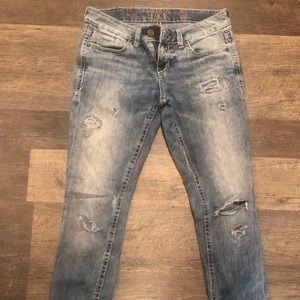 Buckle distressed jeans